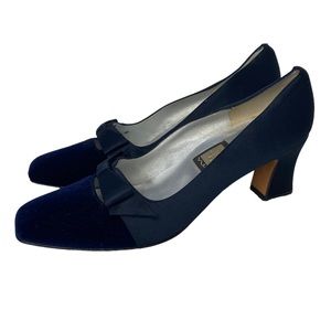 Beautiful Vintage Blue Velvet Satin Women’s Leather Heels Size 9.5